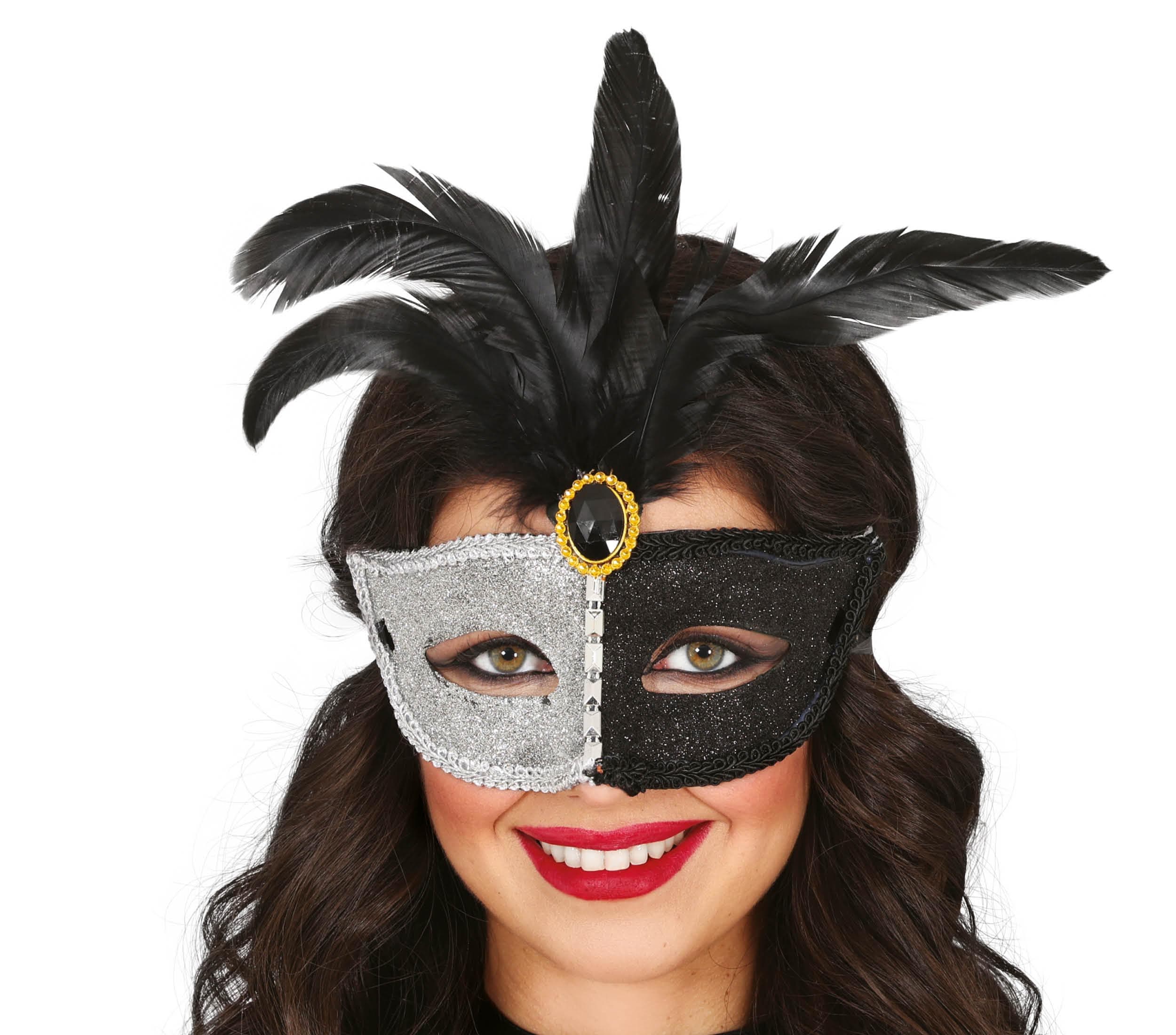 Sort og hvid maske med sort fjer