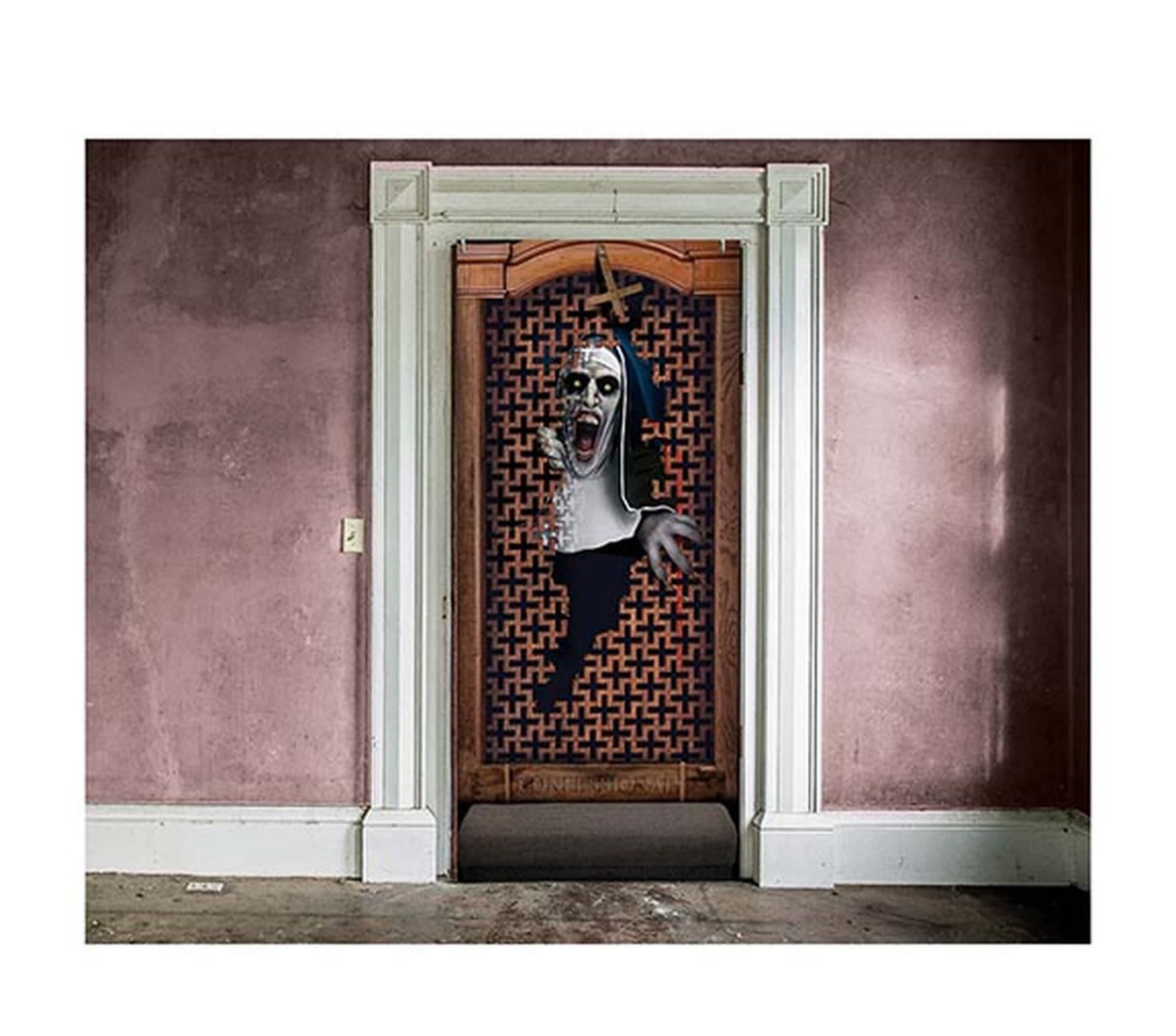 Dørdekoration med skriftestol