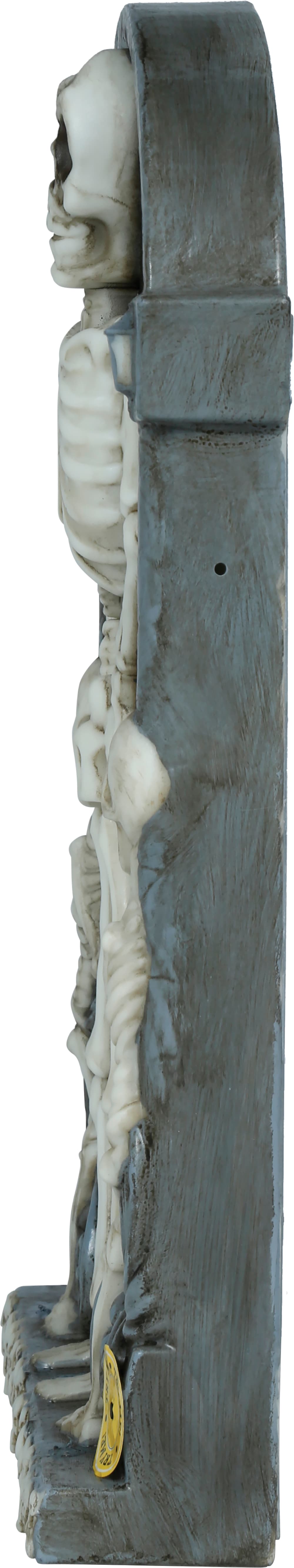 Gravsten med skeletter, lys, lyd og bevægelse, 31 × 18 cm