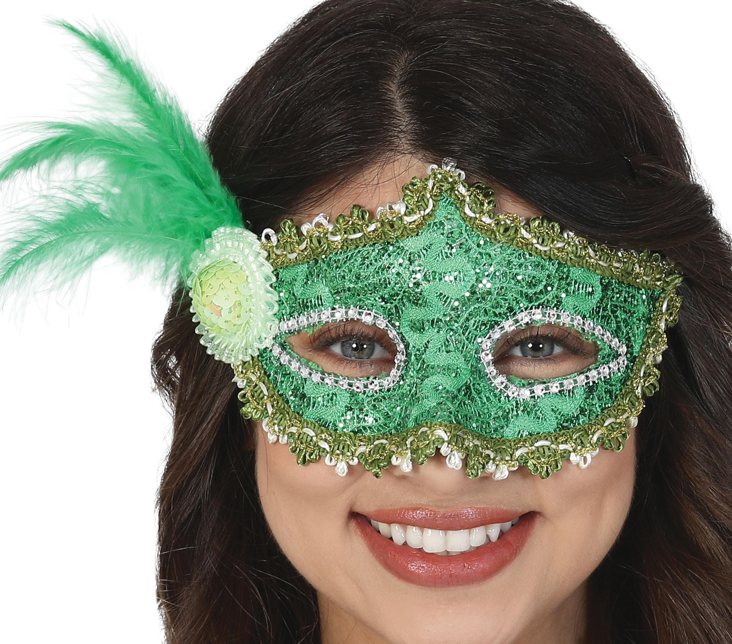 Grøn maske med fjer